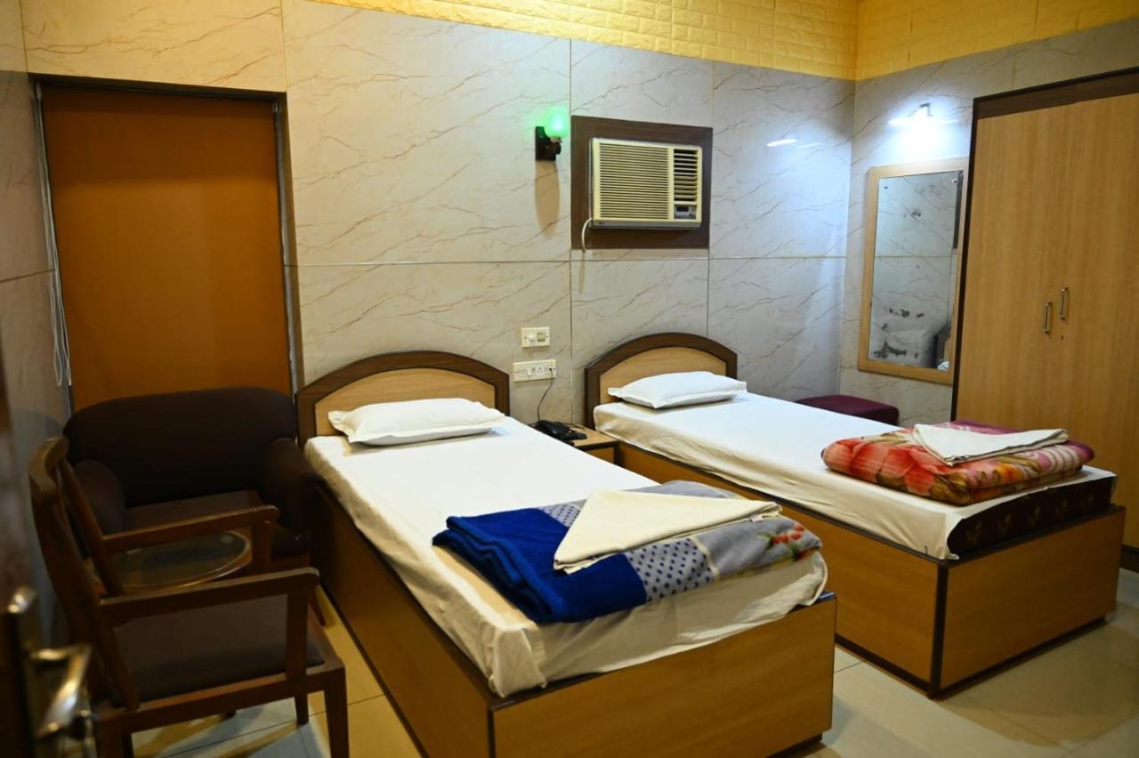 כלכותה Hotel Komala Vilas מראה חיצוני תמונה